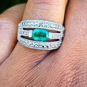 Emerald cut .9ct Created Emerald Platinum Technibond Size 8 Ring w/ Warranty